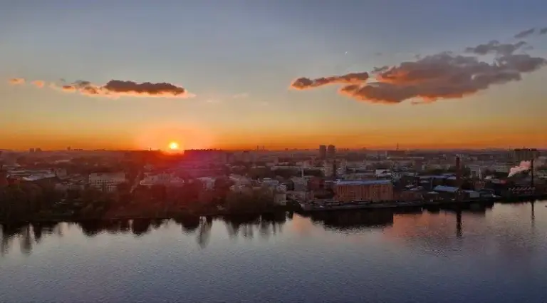 Студия🏙️
М. Ломоносовская/улица дыбенко🚇

Сдается на длительный срок просторная видовая студия, вид на набережную. Ремонты у соседей сверху и снизу сделаны.

📍Адрес: жк «полис на неве»

Полностью оснащена всей необходимой мебелью и техникой: стиральная машинка, холодильник, варочная панель, духовой шкаф, чайник, микроволновка. Раскладной двуспальный диван и тд.

Длительная аренда.

💳Цена: 35.000₽/месяц, залог 35 000₽, предоплата за 1 месяц 35.000₽.

💌Контакт: +7-921-300-70-95 артём.
Telegram: @sokolov_dj - фотография - 6