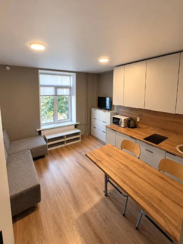 🏡 Сдаются уютные апартаменты в новом отреставрированном комплексе!
📍 Санкт-петербург, канонерский остров, д. 17.
Современная студия после полной реконструкции: новые коммуникации, тихо, из окон приятный вид на канал. Есть всё необходимое: диван, тв, холодильник, микроволновка, индукционная плита, стиральная машина, душ, стол, стулья, постельное бельё и полотенца. Много мест для хранения.
🚌 До м. «балтийская» — около 15 минут, автобусы каждые ~8 минут. Рядом «магнит», ozon и wildberries.
💰 25000 ₽/Мес. + коммунальные (~6 000 ₽ летом).
Залог — 25 000 ₽. Договор от 6 месяцев. Для одного человека. Можно с животными 🐾
📩 Telegram: @russianmatreshkaa

Уютное гнездышко – поиск жилья, жильцов и соседей без посредников - фотография - 3