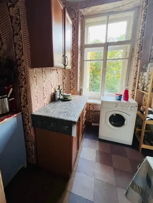 Сдаётся комната на петроградке
✅ Сдаётся комната в тихой коммунальной квартире на петроградке (ул. Бармалеева), 7-9 мин пешком от ст. М. Петроградская/м. Чкаловская.
✅Комната 20 метров, светлая, тёплая. В комнате есть все необходимое для проживания- диван, шкаф, тумба, холодильник, стол, стулья, также имеется стиральная машина (располагается на кухне). Два окна, выходят на тихую улицу.
✅По стоимости - 17000+ ку ( 3000-5500) или фиксировано 20000( все коммунальные платежи уже включены в эту сумму - ку, тепло, газ, свет, вывоз мусора. Сумма не меняется от сезона и при повышении ку)+ залог равный сумме аренды.
✅В квартире есть централизованная уборка- 1 раз в неделю, 375 руб/1 уборка с каждого жильца.
✅Сдаётся для одного человека. Комната уже свободна для сдачи.
Если есть вопросы, пишите - отвечу)
📌 Оригинал в vk
Уютное гнездышко – поиск жилья, жильцов и соседей без посредников - фотография - 5