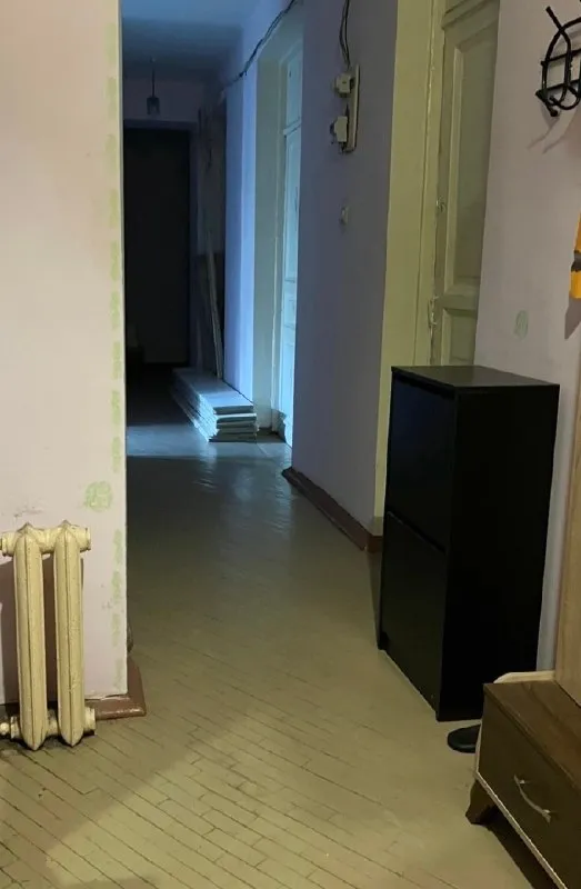 Сдаётся комната на петроградке
✅ Сдаётся комната в тихой коммунальной квартире на петроградке (ул. Бармалеева), 7-9 мин пешком от ст. М. Петроградская/м. Чкаловская.
✅Комната 20 метров, светлая, тёплая. В комнате есть все необходимое для проживания- диван, шкаф, тумба, холодильник, стол, стулья, также имеется стиральная машина (располагается на кухне). Два окна, выходят на тихую улицу.
✅По стоимости - 17000+ ку ( 3000-5500) или фиксировано 20000( все коммунальные платежи уже включены в эту сумму - ку, тепло, газ, свет, вывоз мусора. Сумма не меняется от сезона и при повышении ку)+ залог равный сумме аренды.
✅В квартире есть централизованная уборка- 1 раз в неделю, 375 руб/1 уборка с каждого жильца.
✅Сдаётся для одного человека. Комната уже свободна для сдачи.
Если есть вопросы, пишите - отвечу)
📌 Оригинал в vk
Уютное гнездышко – поиск жилья, жильцов и соседей без посредников - фотография - 6