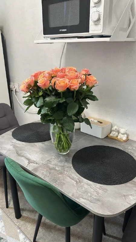 Комната 💖
М. Красносельская 1️⃣

Сдается большая, светлая комната в центре москвы.

3 Минуты от метро красносельская.

Собственник, без комиссии агентам. Только на длительный срок от 1 года!

В квартире есть все для комфортного проживания, чайник, фильтр, кофемашина, микроволновка, стиральная машина, холодильник, душевая система, 2 санузла. Комната с балконом.

Закрытый двор с охраной, парковочное место. Возле дома магазины: перекресток, пятерочка, вкус вилл, аптеки, все пункты выдачи, почта, банкоматы, 3 фитнес клуба, удобная транспортная развязка, на соседней станции парк сокольники.

В квартире проживает кошка.

Сдается строго одной девушке 30-35 лет без вредных привычек, без животных, чистоплотной, аккуратной, уважающей личное пространство. В соседках 2 девушки 30 и 35 лет.

▶️Цена: 40.000₽ в месяц + коммуналка.

Заселение с 1 ноября!

➕Telegram: @ksyushavega - фотография - 4